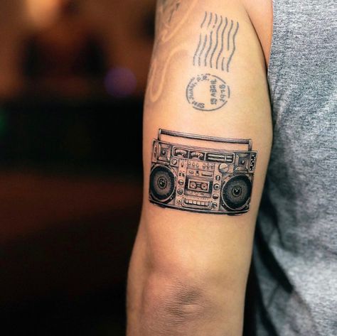 Boombox Tattoo, Sebastian Tattoo, Hip Hop Tattoo, 80s Hip Hop, Cool Arm Tattoos, Music Tattoo, Tattoo Meaning, Animals Artwork, Animal Tattoos