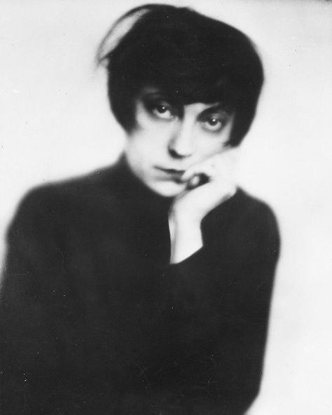 Jessica ✨ on Instagram: “May 24, 1972 - Asta Nielsen Danish actress Asta Nielsen passed away at the age of 90 following a fall. She is interred at Vestre Kirkegard…” Asta Nielsen, Danish Actresses, Theatre Art, Retro Frame, Emotional Photos, She's A Lady, Europe Aesthetic, Silent Film Stars, Magic Realism