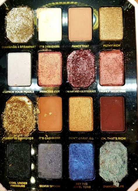 eyeshadow palette Make Up Inspo, Woven Baskets, Eyeshadow Pallets, Functional Decor, Vintage Market, Wire Baskets, Makeup Palette, Pretty Makeup, Aesthetic Makeup