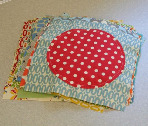 Circle Quilt Patterns, Polka Dot Quilts, Quilt Techniques, Cluck Cluck Sew, Quilt Modernen, Circle Quilts, Quilt Tutorial, Quilting Techniques, Rag Quilt