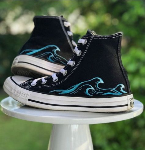 Converse Painted, Custom Painted Converse, Converse Customized, Shoes Painting, Converse Design, Painted Converse, Painted Shoes Diy, Custom Sneakers Diy, Chuck Taylor Shoes