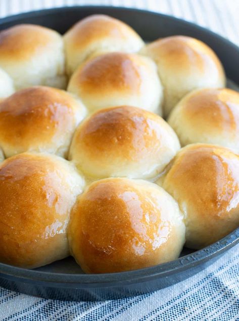 Honey Butter Sourdough Discard Rolls - Amy Bakes Bread Discard Rolls, Sourdough Discard Rolls, Honey Butter Glaze, Sourdough Biscuits, Sourdough Rolls, Frozen Rolls, Butter Glaze, Baked Rolls, Baking Items