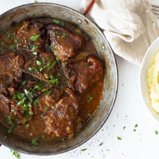 Savoury Lamb Chop Casserole Lamb Chop Casserole, Bakewell Traybake, Lamb Meals, Easy Dinner Casserole Recipes, Chicken Rissoles, Beef Stews, Lamb Casserole, Crumb Cakes, Picnic Potluck