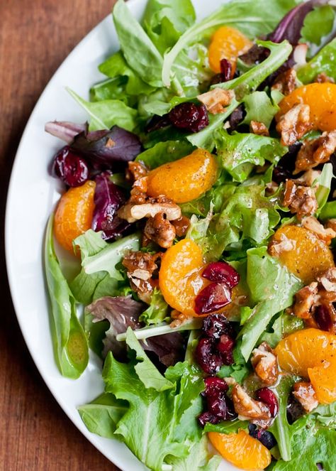 SIMPLE HOLIDAY GREEN SALAD WITH ORANGE VINAGRETTE Salad Orange, Mandarin Orange Salad, Holiday Salad, Orange Vinaigrette, Greens Salad, Recipes Salads, Salads Recipes, Vinaigrette Salad, Green Salad Recipes