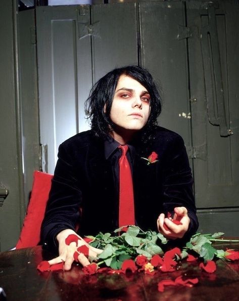 3 Cheers For Sweet Revenge, Revenge Gerard, Rose Photoshoot, Photo Happy Birthday, Sweet Revenge, Gerard Way, My Chemical, My Chemical Romance, Revenge