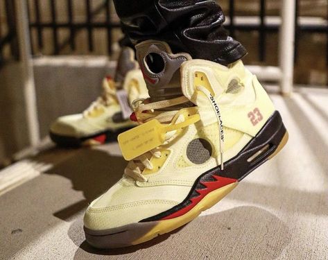 Jordan 5 Off White, Jordan 5 Outfit, Outfits With Jordan 1s Fashion Styles, Nike Street, Jordans Outfit, Jordan V, Futuristic Shoes, Nike Off White, Sneakers Jordan