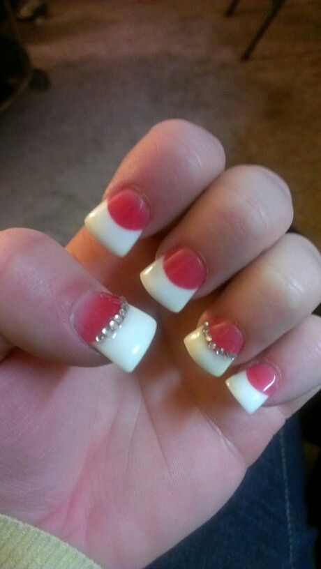 Flared nails pink and white Pink And White Nail Ideas, Duck Flare Nails, Duck Tips, White And Pink Nails, Curve Nails, Nails Pink And White, Ugly Nails, 2000s Nails, Flared Nails