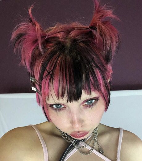 Paprika Hair Color, Short Grunge Hair, Hair Streaks, Dyed Hair Inspiration, Punk Hair, Peinados Fáciles Para Cabello Corto, Funky Hairstyles, Trendy Hair Color, Trendy Hair