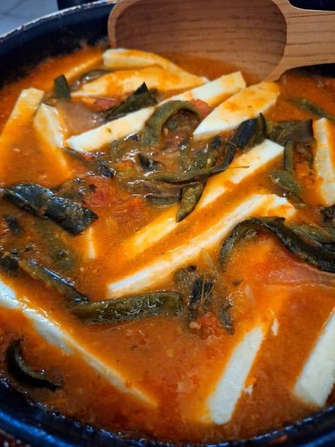 Rajas de chile poblano con queso en... - Bocado Succulento Poblano Recipes, Chile Poblano, Healthy Baked Chicken, Best Appetizer Recipes, Shrimp Recipes Easy, Hispanic Food, Mexican Food Recipes Easy, Healthy Food Motivation, Food Is Fuel