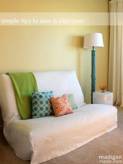 10 DIY Futon Cover Ideas that Will Change Your Futon Forever Diy Futon Cover, Upcycle Bed, Futon Cover Ideas, Futon Diy, Futon Makeover, Metal Futon, Diy Futon, Futon Cushions, Best Futon