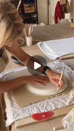 Handbuild Ceramic Plates, Hand Built Pottery Plates, How To Make Plates Ceramics, How To Make Clay Plates, How To Make A Clay Plate, Hand Built Ceramic Plates, How To Make Ceramic Tiles, Ceramics Plate Ideas, Handmade Ceramic Plate