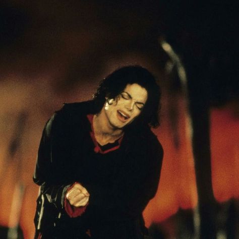 Michael Jackson Playlist, Earth Song Michael Jackson, Instrumental Playlist, Michael Jackson Funny, Earth Song, Apple Head, Michael Jackson Art, Michael Jackson Pics, King Of Music