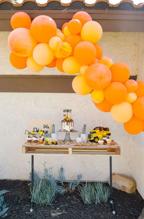 Construction truck birthday party decorations and balloon garland ideas Construction Party Cakes, Orange Birthday Parties, Truck Theme Birthday, Construction Theme Birthday Party, Construction Theme Party, Disney Cars Party, Boy Birthday Party Themes, Good Day Sunshine, 2nd Birthday Party Themes