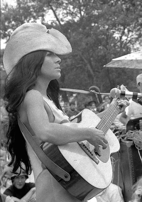 Newport Folk Festival, Buffy Sainte Marie, American Folk Music, Joan Baez, Music Pics, Folk Festival, Boogie Woogie, Sainte Marie, Folk Music