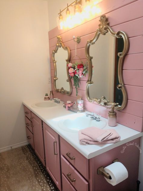 Pink Bathroom Mirror, Pink Cabin, Pink Rustic Bathroom, Pink Western Bathroom, Pink Cowgirl Bathroom, Pink Western Bathroom Decor, Pink Sink Bathroom Retro Renovation, Bathroom Remodel Pink Tub, Pink Bathroom Vanity