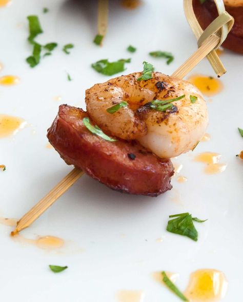 Chorizo and Prawns Skewers with a Creamy Lemon Dip Prawns Skewers, Grilling Vegetarian, Prawns Appetizers, Chorizo Appetizer, Prawn Skewers, Lemon Dip, Vegetarian Grilling, Nibbles For Party, Summer Barbeque