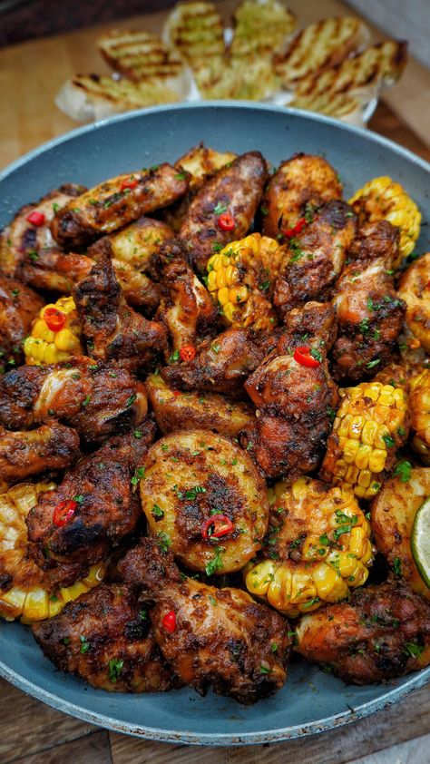 Wing Boil, Crab Dinner Recipes, Crab And Shrimp Recipe, Crab Dinner, Spicy Chicken Wings, Crab Appetizer, Crab Meat Recipes, Boiled Food, Garlic Butter Sauce