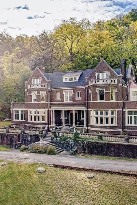 1900 Mansion For Sale In Wheeling West Virginia Trendy Home Design, Old Mansions For Sale, Modern Victorian Living Room, Old Victorian Mansions, Fabulous Homes, Wheeling West Virginia, Mansion Aesthetic, American Mansions, Awesome Houses