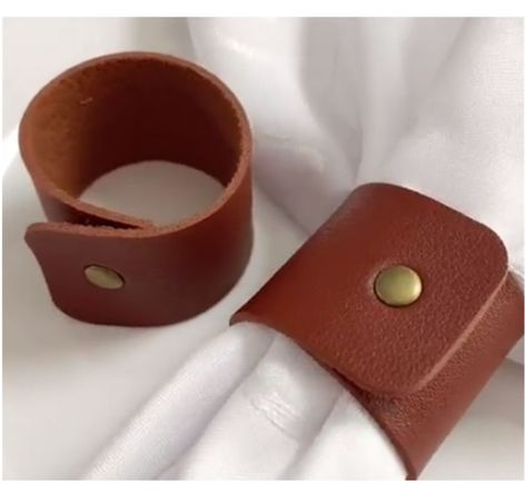 Dinner Christmas, Christmas Table Decoration, Hotel Party, Leather Wall, Party Dinner, Tan Cowhide, Leather Art, Christmas Advent Calendar, Napkin Ring