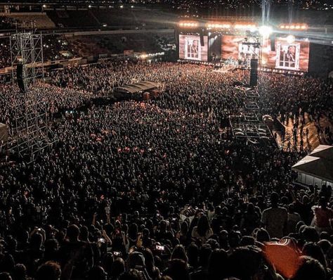 Recife, Brazil. THIS is what a Bon Jovi concert looks like... Bon Jovi Concert, Concert Looks, Fine Wine, Bon Jovi, Brazil, The Incredibles, Concert