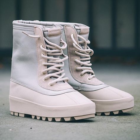 http://www.fashionnewswebsites.com/category/yeezy/ YZY 950's Duck Boots Yeezy 950, Yeezy Collection, Nice Sneakers, Sneaker Bar, Techwear Fashion, Yeezy Season, Adidas Shoes Women, Target Market, Shoe Inspiration