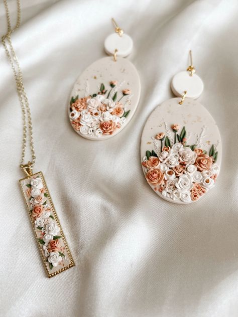 Polymer Clay Wedding Jewelry, Handmade Clay Necklace, Polymer Clay Jewelry Set, How To Make Flowers Out Of Clay, Clay Earrings Wedding, Polymer Clay Wedding, Handmade Polymer Clay Jewelry, Floral Polymer Clay, Polymer Clay Jewelry Ideas Inspiration