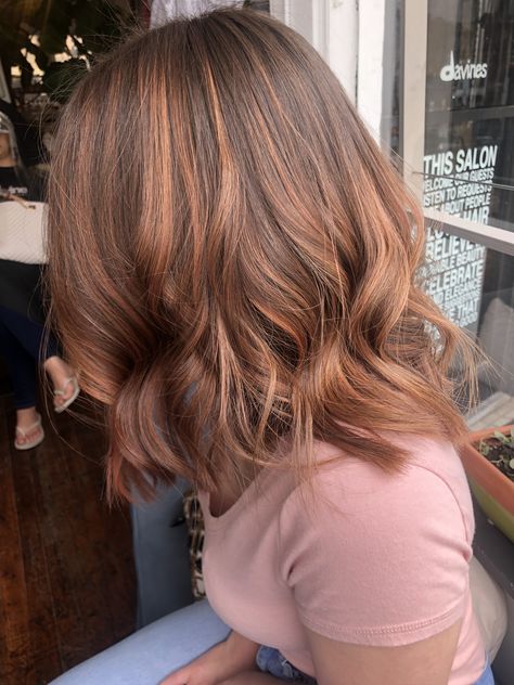 Strawberry Lowlights In Brown Hair, Light Brown Rose Gold Balayage, Caramel Rose Gold Hair, Light Brown Hair With Cinnamon Highlights, Strawberry Brunette Hair Short, Brown Hair Strawberry Highlights, Rose Gold Highlights Light Brown Hair, Womens Light Brown Hair Color, Ginger Rose Gold Hair