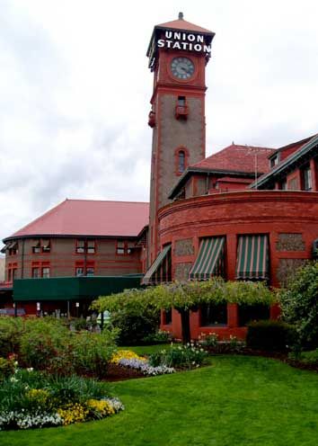 Portland's historic Union Station--used to take the train home to Olympia during college years. Oregon Scenery, Oregon Living, Portland Travel, Beautiful Oregon, Oregon Photography, Oregon Waterfalls, Olympia Washington, Downtown Portland, State Of Oregon