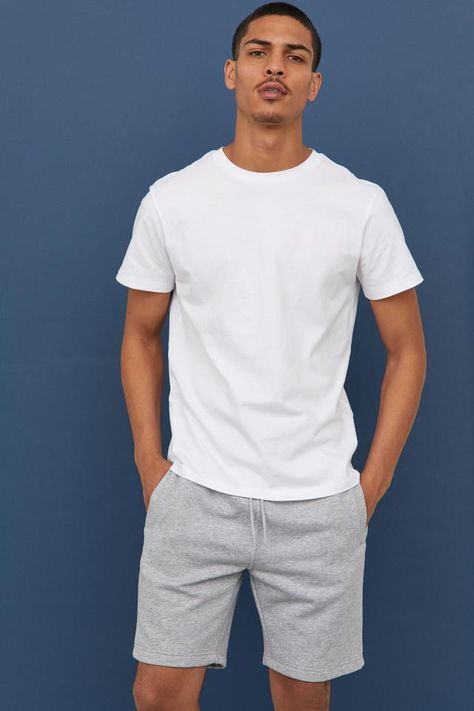 Geron McKinley for H&M Perfect White Tee Shirt, White Tshirt Outfit, Plain Tee Shirts, Nasa Clothes, Wrinkled Clothes, Mens Summer Outfits, White Tshirt Men, Mens Casual Dress Outfits, Men Stylish Dress