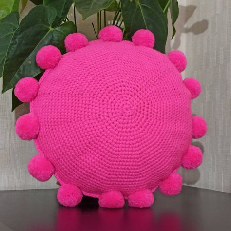 Pompom Crafts, Pom Pom Pillow, Circle Pillow, Small Dog Dresses, Pink Pom Poms, Dorm Room Styles, Kids Pillow, Pillow Crochet, Pink Circle