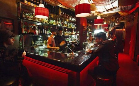 The 13 Best Cocktail Bars in Barcelona ~ by a local drinker! Laphroaig Whisky, Best Cocktail Bars, Raspberry Vodka, Roasted Apples, Hotel Lounge, Cocktail Bars, Party Bar, Drink Menu, Signature Cocktail