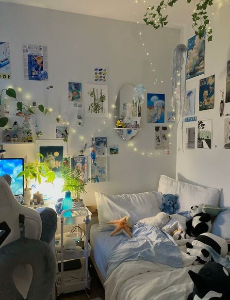 Blue Walls Bedroom Aesthetic, Blue Themed Apartment, Water Theme Room, Cute Minimalist Room, Very Small Room Ideas, Ocean Theme Bedroom, Blue Room Aesthetic, Ocean Themed Room, Room Arrangement Ideas