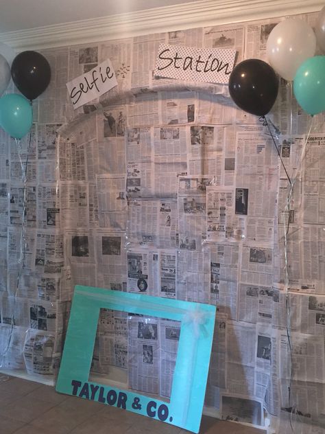 Selfie station Selfie Point Ideas For College, Diy Selfie Station, Selfie Station Ideas, Selfie Station Backdrop, Selfie Point, Sister Ideas, Selfie Station, Ab Workout Challenge, Girl Bday Party