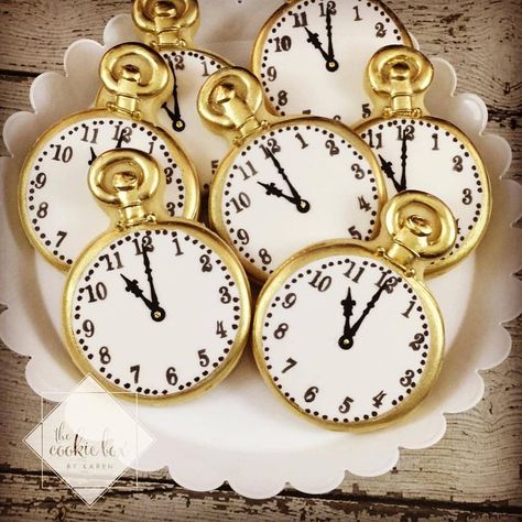 Loving these pocket watches made by @thecookieboxbykaren. She asked us to create a cutter for her that was suitable for shipping. Such… Jelly Bean Cupcakes, Alice In Wonderland Clocks, New Years Cookies, Cookies Decoradas, Alice In Wonderland Birthday, Fancy Cookies, Creative Cookies, Cookie Inspiration, Beautiful Cookies