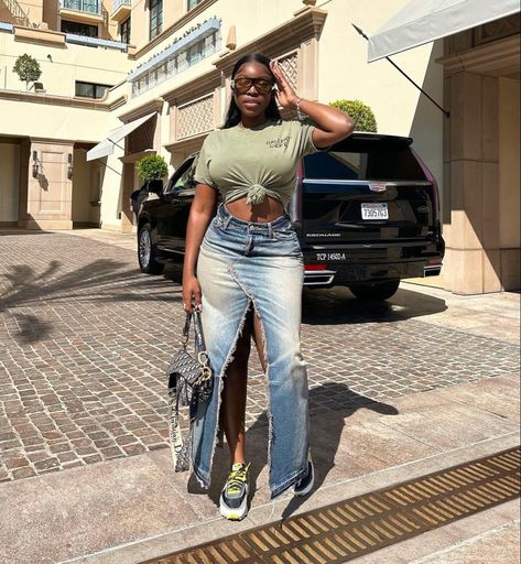 Skirt Outfits Black Women, Long Denim Skirt Outfits, Long Jean Skirt Outfits, Denim Skirt Long, Long Denim Skirt Outfit, Jeans Long Skirt, Denim Skirt Outfit, Wanna Recreate, Jean Skirt Outfits