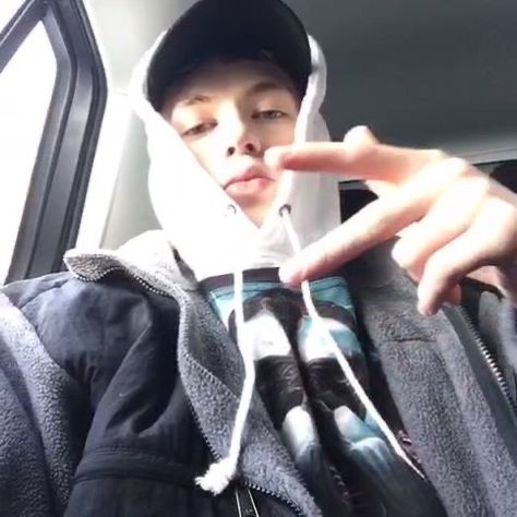 #bladee #bladeecity #draingang #benjaminreichwald Bladee Rapper, Yung Lean, Cant Breathe, Malibu Barbie, Fashion Articles, Grunge Photography, Going Crazy, Rappers, Drain