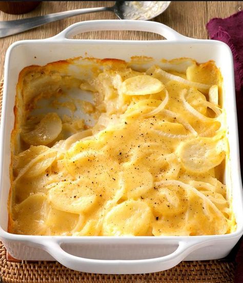 Easy Scalloped Potatoes Recipe, Scalloped Potatoes Easy, Scalloped Potatoes Recipe, Scalloped Potato Recipes, Vegetable Casserole, Potato Side Dishes, Scalloped Potatoes, Potatoes Recipe, Thanksgiving Side Dishes