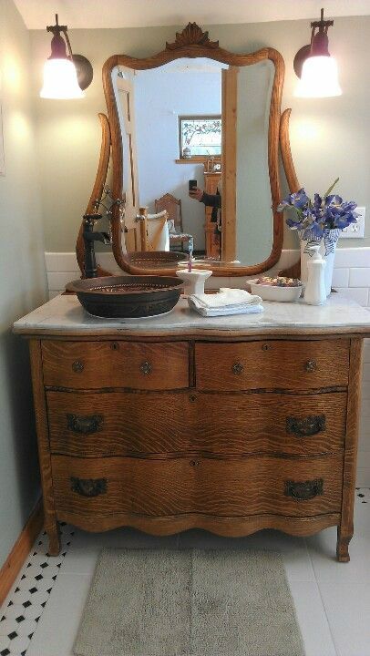 Shabby Chic Bathroom Vanity, Bathroom Vanity Decor, Vanity Makeover, Bathroom Vintage, Diy Bathroom Vanity, Dresser Vanity, Bad Inspiration, Diy Bathroom Remodel, Shabby Chic Bathroom