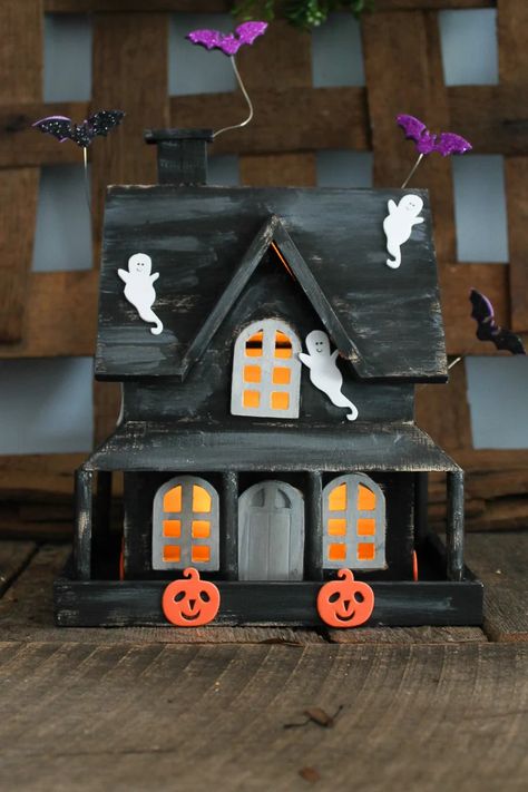 Haunted House Project, Haunted House For Kids, Diy Haunted House, Haunted House Ideas, Haunted House Craft, House For Kids, Spooky Haunted House, Haunted House Diy, Painting And Decorating