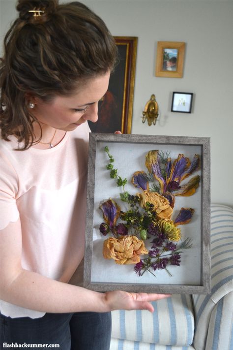 Diy Dried Flower Shadow Box Ideas, How To Frame Dry Flowers, Dried Flower Shadow Box Diy, Dried Flower Box Frame, Dried Flowers Shadow Box Ideas, Dried Flower Shadow Box Ideas, Shadow Box With Dried Flowers, Shadow Box Dried Flowers, Flower Shadow Box Diy