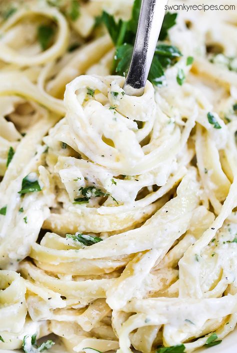 Smoked Salmon Pasta Recipes, Salmon Alfredo, Fettuccine Alfredo Sauce, Fettucini Alfredo, Salmon Pasta Recipes, Smoked Salmon Pasta, Alfredo Sauce Recipe Homemade, Pasta With Alfredo Sauce, Homemade Alfredo