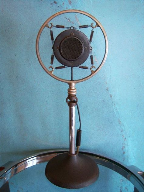 Microphone on a smaller stand. Maybe if a character is seated at a desk? (Set) Old Fashioned Microphone, Microphone Images, Old Microphone, Video Set, Space Project, Vintage Technology, King's Speech, Set Dressing, Old Time Radio