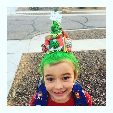 Christmas tree crazy hair day!! Reindeer Hair Bun, Crazy Hair For Kids, Christmas Tree Hair, School Hair, Hair Catalog, Crazy Hair Day, Wacky Hair, Fairy Makeup, Christmas Hairstyles