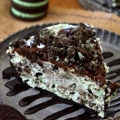 Grasshopper Pie Recipe, Chocolate Ganache Topping, Mint Desserts, Grasshopper Pie, Mint Oreo, Bake Goods, Mint Chocolate, Chocolate Ganache, Sweets Treats