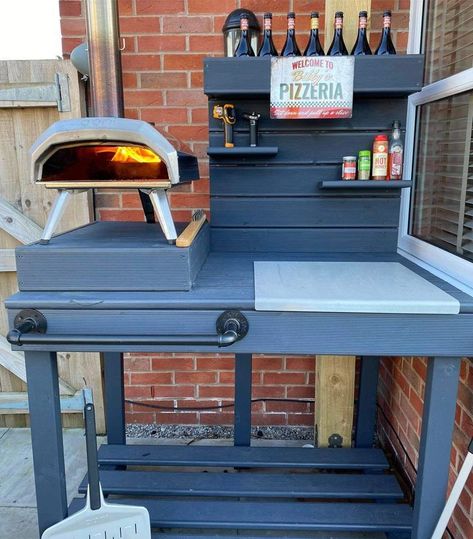 (ad) Get Inspiration with These Backyard Pizza Oven Ideas! Pizza Oven Kitchen, Pizza Oven Outdoor Diy, Bbq Stand, Simple Outdoor Kitchen, Pizza Oven Outdoor Kitchen, Oven Kitchen, Diy Pizza Oven, Bbq Table, Pizza Making