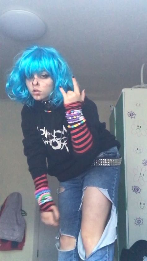 Face Mood Pics, Sally Face Inspired Outfits, Sally Face Kandi, Style Alt, Alt Fits, Emo Boy, Sally Face, Alternative Style, Friends Aesthetic