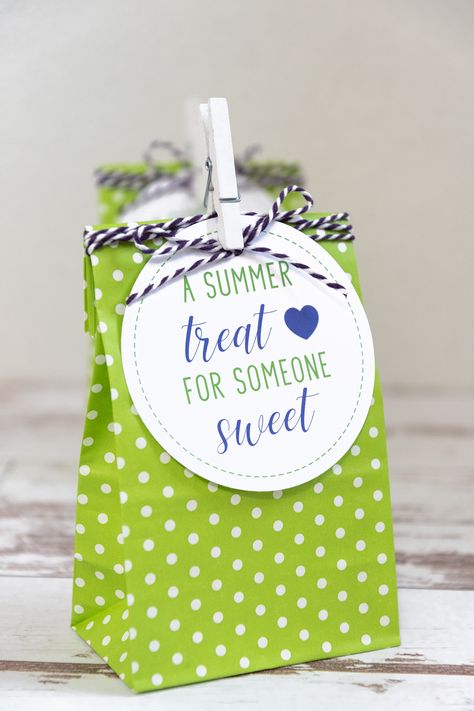 Free Printable Sweet Summer Tags. A Summer Treat for Someone Sweet Free Printable Gift Tags. Blue and Green. #freeprintabletags Faking It, Free Printable Tags, Free Printable Gifts, Volunteer Appreciation, Printable Gift Tags, Free Printable Gift Tags, Free Gift Tags, Creative Gift Wrapping, Treat Gift