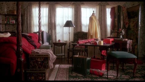 80s Movies Interiors Home Alone House, Recovering Chairs, 80s Bedroom Aesthetic, 80s Bedroom, Home Alone Movie, Traditional Eclectic, Movie Set, 80s Movies, House Inside