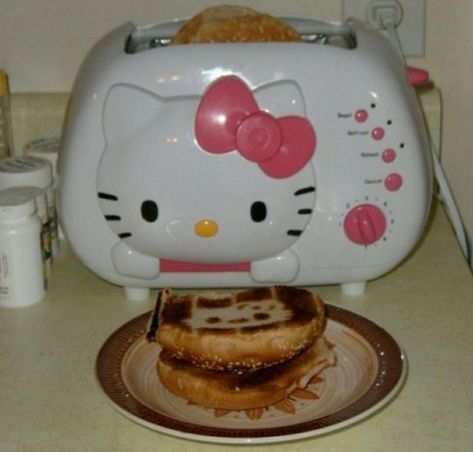 Hello Kitty Toaster, Hello Kitty Bedroom, Perfume Bottle Design, Y2k Accessories, Cute Snacks, Hello Kitty My Melody, Kawaii Room, Y2k Pink, Hello Kitty Items