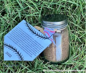 Confessions of a Sports Mama: Team Mama Idea: FREE Baseball Printable for Senior Night or End of Season Gifts! Title Png, Soccer Cupcakes, Soccer Post, Basketball Cupcakes, Spirit Nails, Jar Of Dirt, Big Head Cutouts, Photo Book Gift, Football Banquet